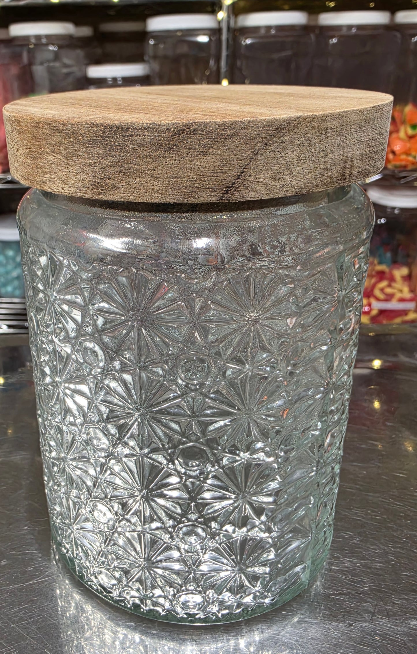 1 lb GUMMY in Glass Flower Burst Design Jar with Wood Lid