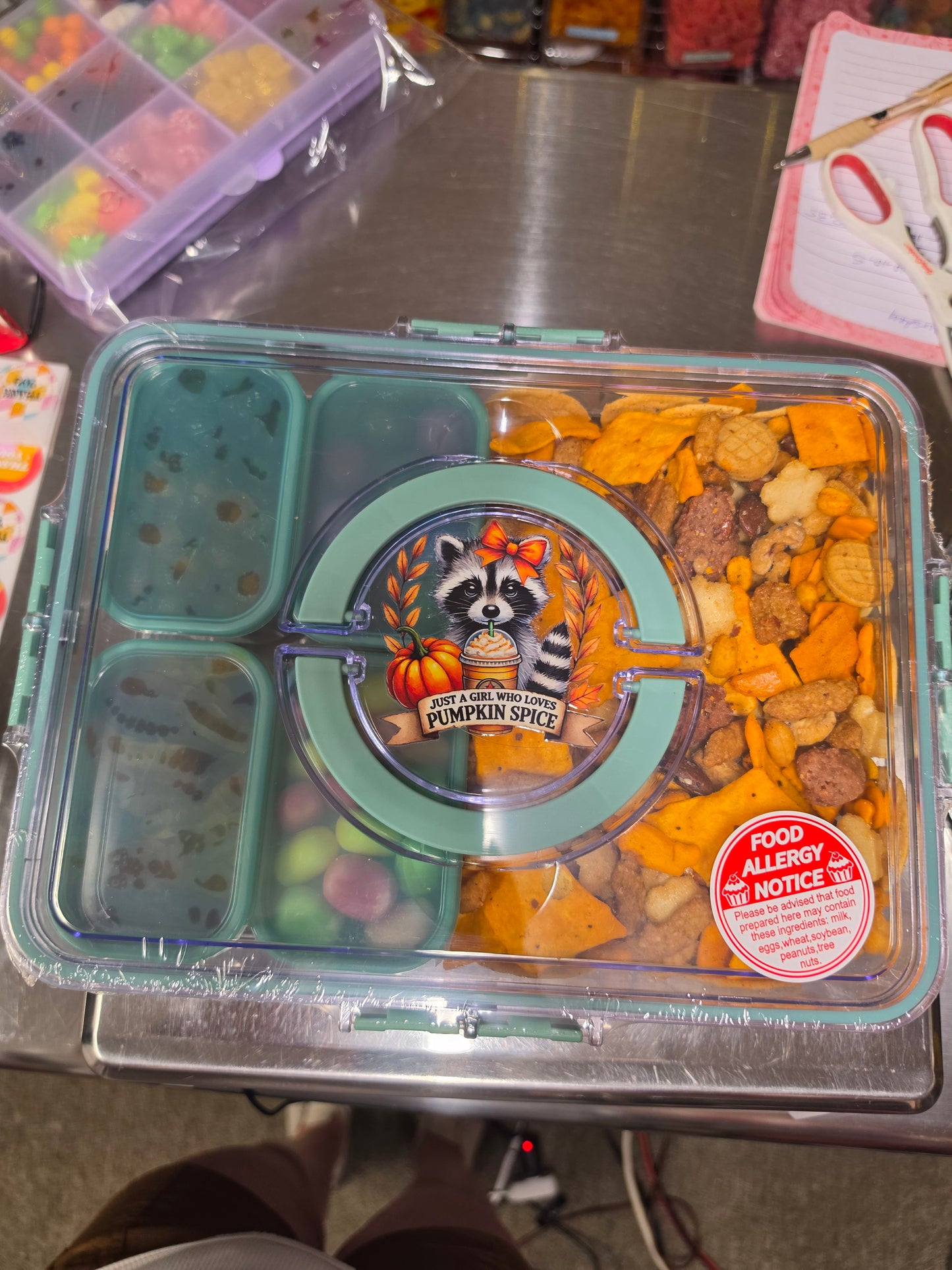 2 lb GUMMY & 1 lb GRUB COMBO Snacklebox!