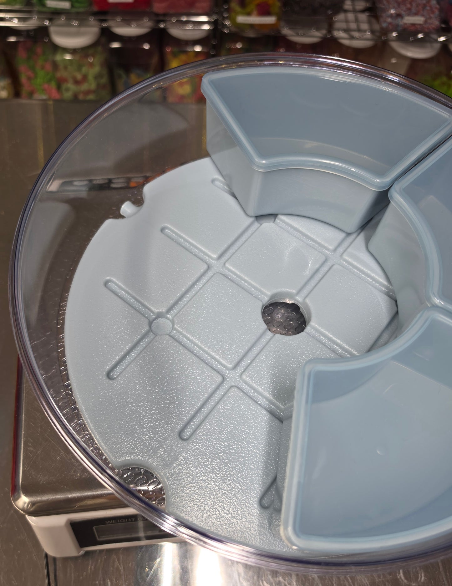 6 lb GUMMY Blue Round Carousel Snacklebox with Reusable Ice Pack under Containers.
