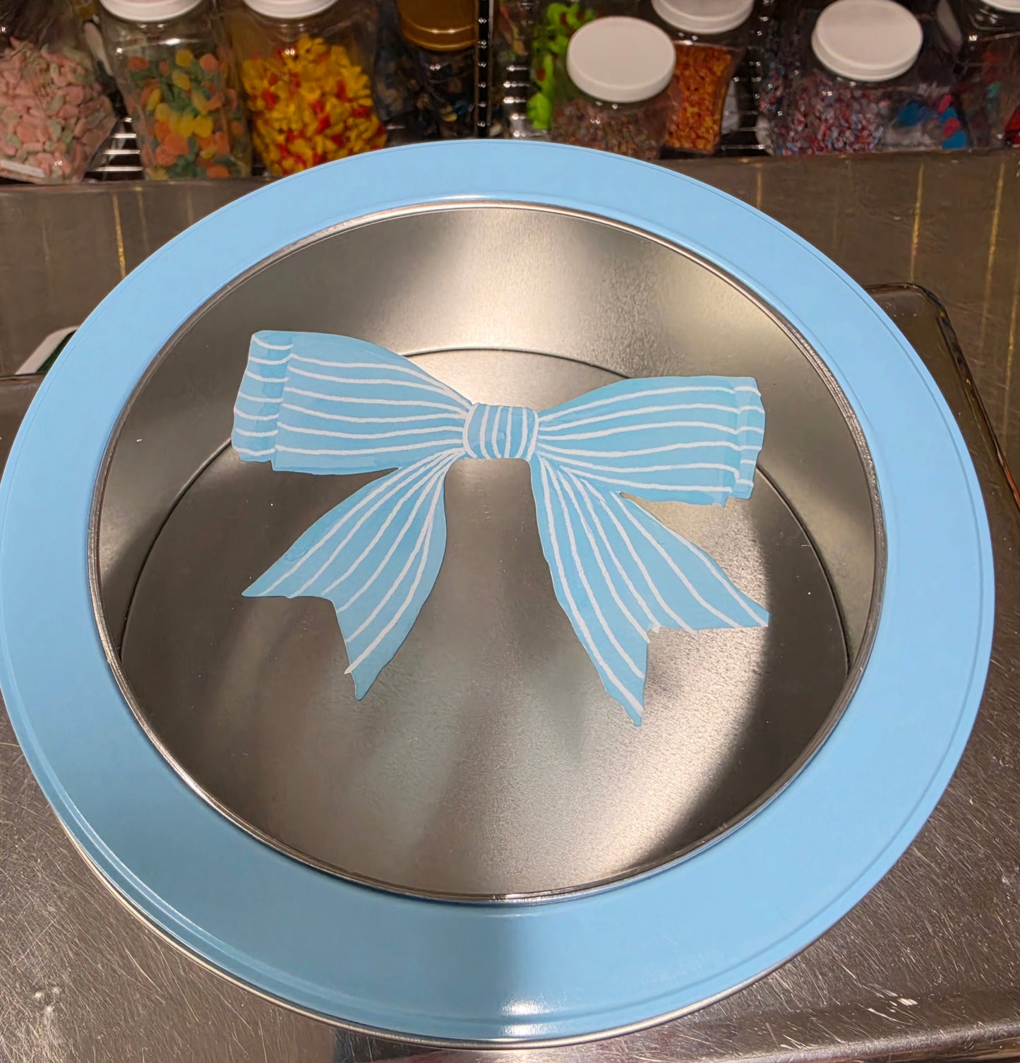 1 lb Grub Tub Round Small with Blue Bow Tin